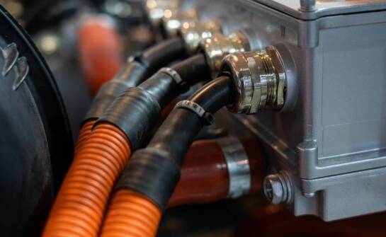 Jakie są najważniejsze elementy kierowniczego układu, które wymagają uwagi?