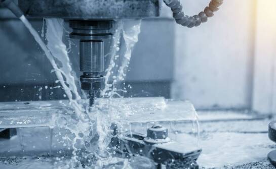 Efektywność cięcia komorowego poliwęglanu w produkcji przemysłowych osłon