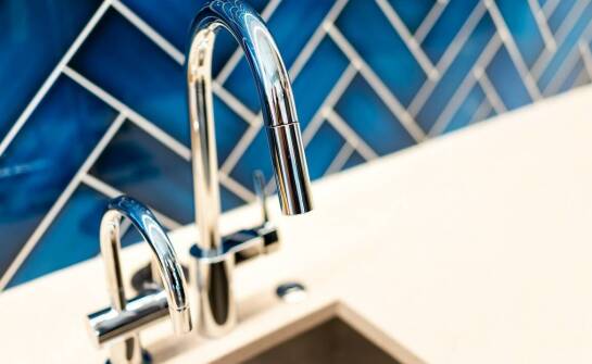 Jakie materiały są najlepsze dla ściennego ramienia do deszczownicy?