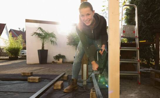 Mocowanie belek do tarasu – jak wybrać najlepsze rozwiązania dla trwałości?