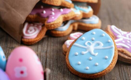 Jak stworzyć niezwykły tort z motywem misia na księżycu z cukrowej masy?