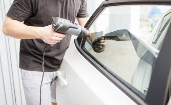 Najlepsze praktyki montażu szyb w luksusowych samochodach marek