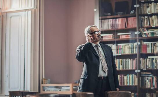 Jak prawnik wspiera klientów w procesach cywilnych? Porady