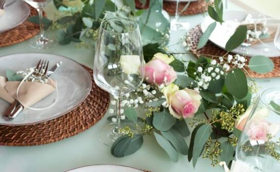 Jakie stołowe dodatki warto łączyć z porcelaną Kristoff?