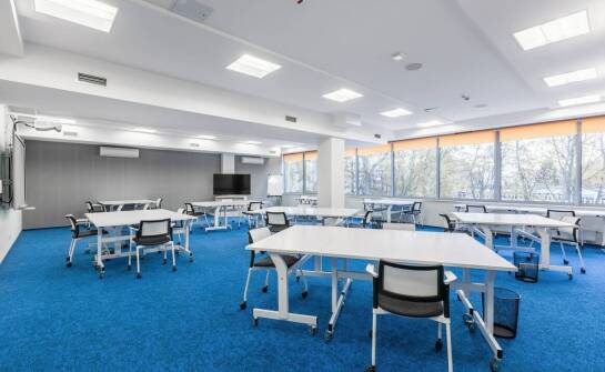 Komfortowe warunki do prowadzenia szkoleń w Gdańsku – co oferują konferencyjne sale?