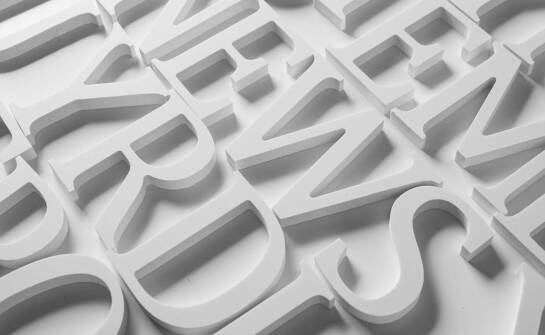 Aluminiowe cyfry i litery jako sposób na personalizację elewacji