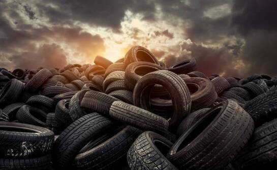 Wymiana opon - jakie korzyści oferuje profesjonalny szrot?