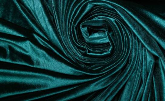 Jakie kolory połyskujących rajstop są najmodniejsze w tym sezonie?