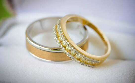 Używane obrączki ślubne jako alternatywa dla nowoczesnych par