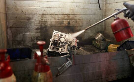 Dlaczego warto zainwestować w czyszczenie suchym lodem w kontekście zarządzania obiektami?