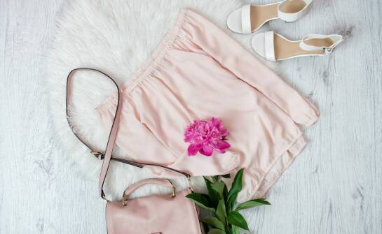 Kluczowe aspekty wyboru damskiej bluzy z kapturem na dni wiosenne