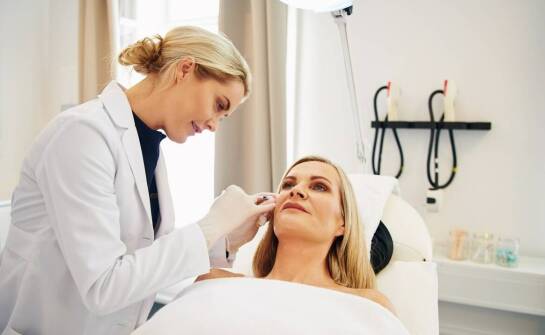 Jakie techniki powiększania ust są najbezpieczniejsze i najbardziej skuteczne?