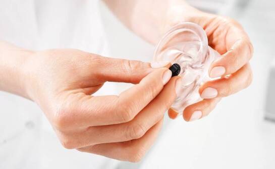 Rola darmowej opieki specjalistycznej przy użytkowaniu aparatów słuchowych