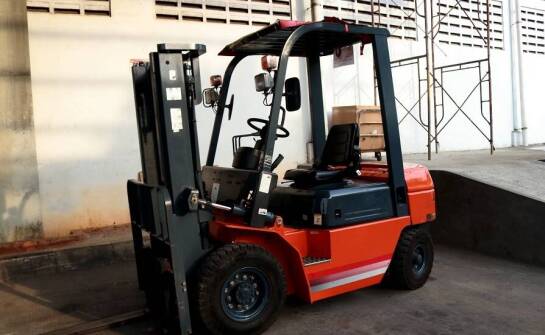 Porównanie luster do wózków widłowych: jak zwiększyć bezpieczeństwo pracy?