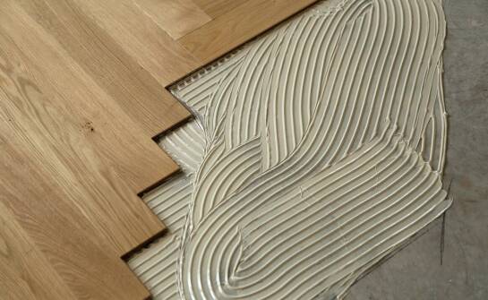 Klej poliuretanowy do styropianu – co go wyróżnia na rynku materiałów budowlanych?