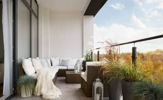 Trendy i innowacje w projektowaniu zielonych ścian na balkonach