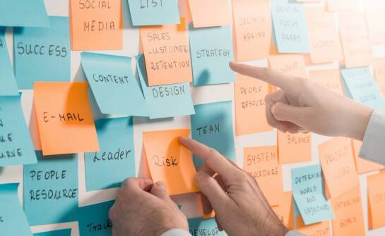 Wpływ magnetycznych naklejek na postrzeganie marki przez klientów