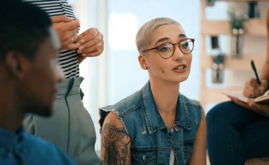 Zrozumienie psychologii relacji jako fundamentu kursów uwodzenia