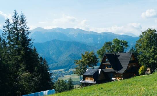 Jak luksusowe wnętrz wyposażenie wpływa na komfort gości?