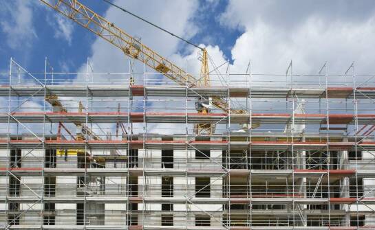 Zrównoważone budownictwo: jak polskie firmy wdrażają ekologiczne rozwiązania w Niemczech?