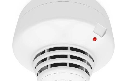 Jakie są korzyści z integracji czujników dymu z alarmowymi systemami?