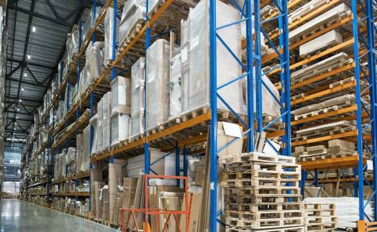 Jak magazynowe drabiny mogą wpłynąć na optymalizację przestrzeni składowania?