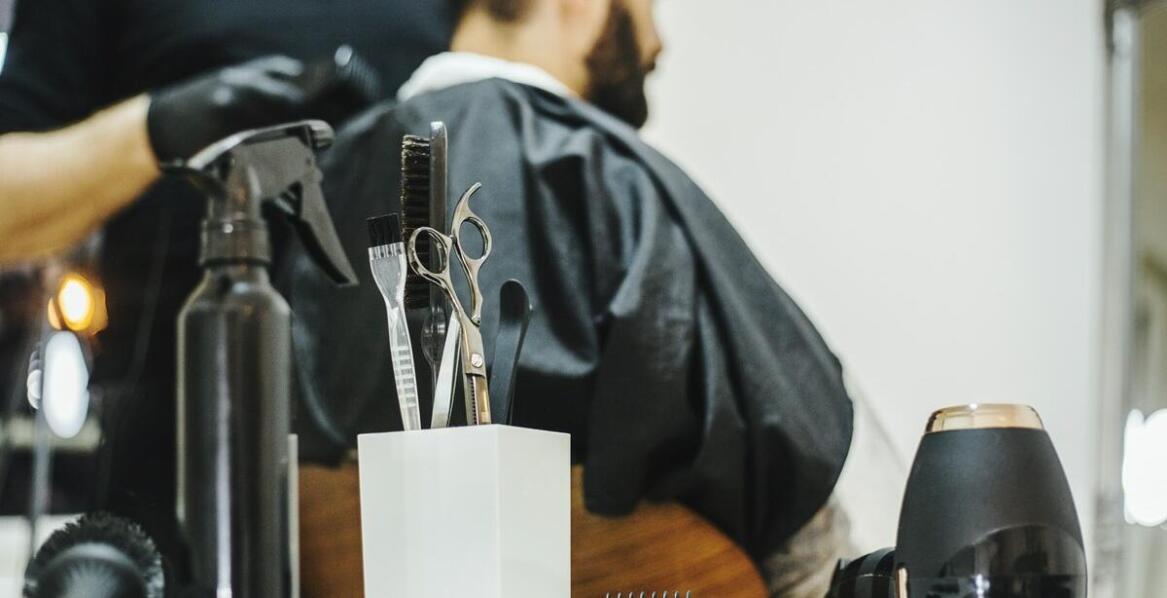 Różnorodność profesjonalnych fryzjerskich szkoleń: jakie są opcje?