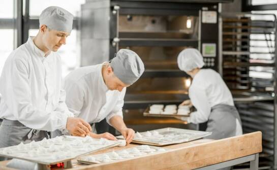 Wpływ jakości wody na procesy produkcyjne w piekarniach przemysłowych