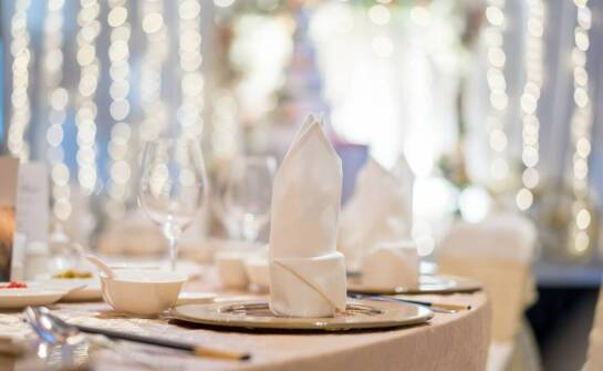 Catering w Czerwonaku: jak Raut łączy elegancję z funkcjonalnością w obsłudze eventów?