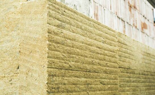 Jak zaprawy do ociepleń systemów wpływają na estetykę fasad?