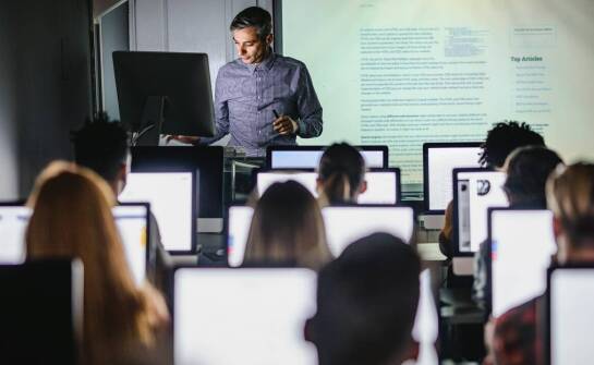 Szkolenia językowe dla branży IT – jakie są główne zalety?