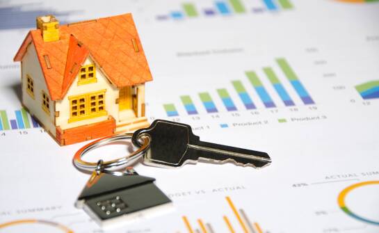 Analiza rynku nieruchomości – jak wpływa na wartość domów jednorodzinnych?