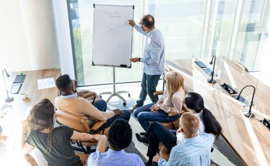 Jak wybrać odpowiednie szkolenie okresowe BHP w Warszawie dla swojej firmy?