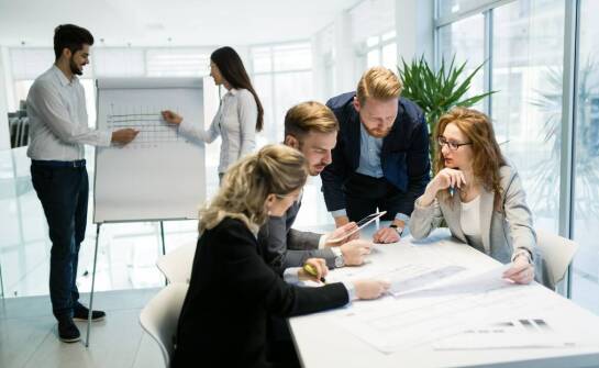 Biuro pośrednictwa pracy w Warszawie: pomoc w tłumaczeniu i wypełnianiu dokumentów dla cudzoziemców