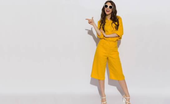 Szorty midi jako element wieczorowych stylizacji – jak je nosić?