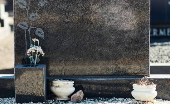 Jak dodać osobisty akcent do zdjęcia na pomniku?