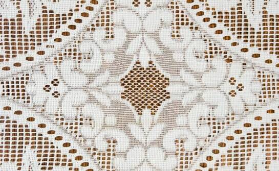 Jak bawełniane damskie podkoszulki z koronką wpływają na komfort noszenia?