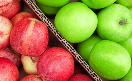 Jakie są różnice między tekturowymi a plastikowymi skrzynkami do warzyw i owoców?