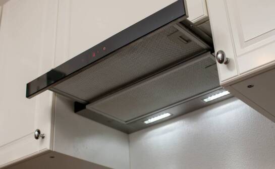 Teleskopowy okap a technologia zapobiegania kipieniu potraw – jak to działa?