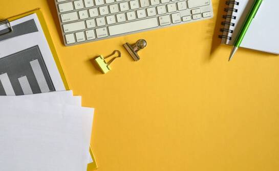 Jak papiernicze artykuły mogą wpłynąć na organizację pracy w biurze?