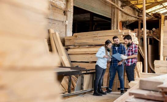 Zalety korzystania z doradczych usług w hurtowni budowlanej