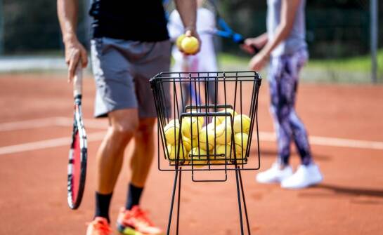 Rola tenisowych piłeczek w promocji sportowych i firmowych wydarzeń