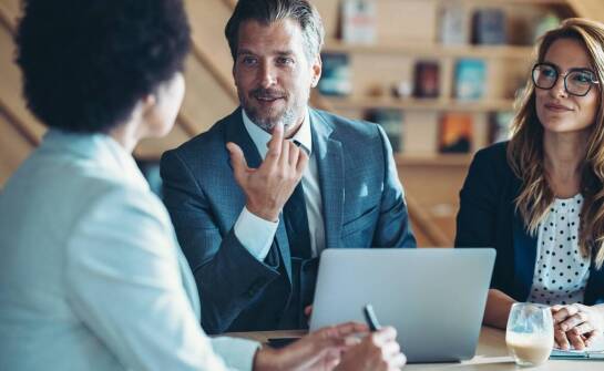 Jakie opinie mają klienci o wsparciu prawnym oferowanym przez odszkodowawcze firmy?