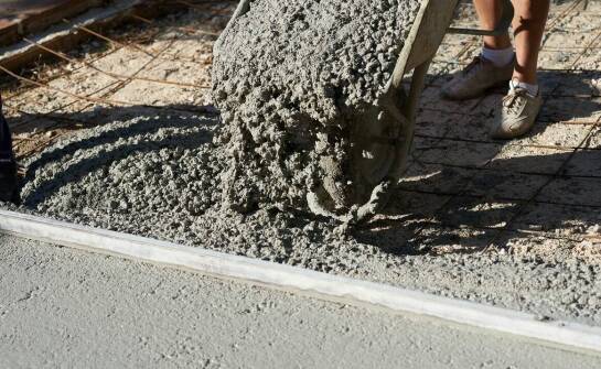 Jakie są korzyści z wyboru towarowego betonu dla projektów infrastrukturalnych?