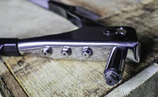 Praktyczne wskazówki dotyczące serwisowania pneumatycznych zszywaczy do kartonów