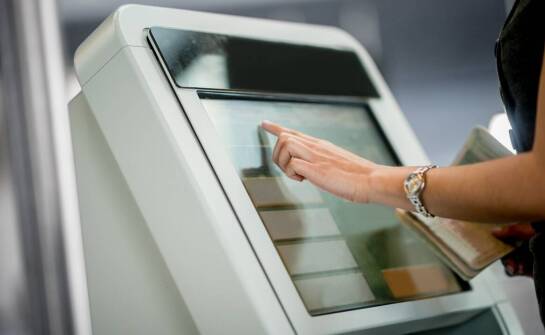 Jakie technologie wspierają działanie biletowych automatów PKP?