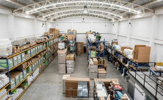 Magazyny do wynajęcia jako rozwiązanie dla przechowywania mebli w trakcie remontu