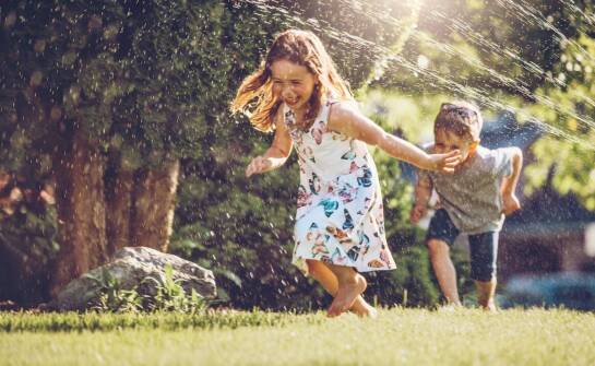 Interaktywność na wodnych placach zabaw: jak angażować dzieci do zabawy?