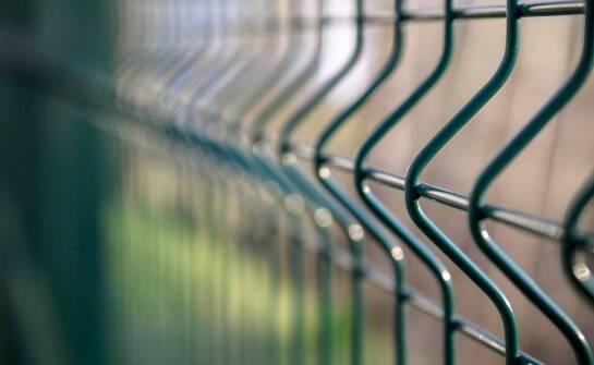 Dlaczego warto zainwestować w metalowe słupki graniczne wysokiej jakości?