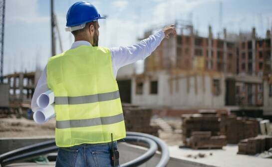 Jakie są kluczowe aspekty nadzoru inwestycyjnego w projektach budowlanych?